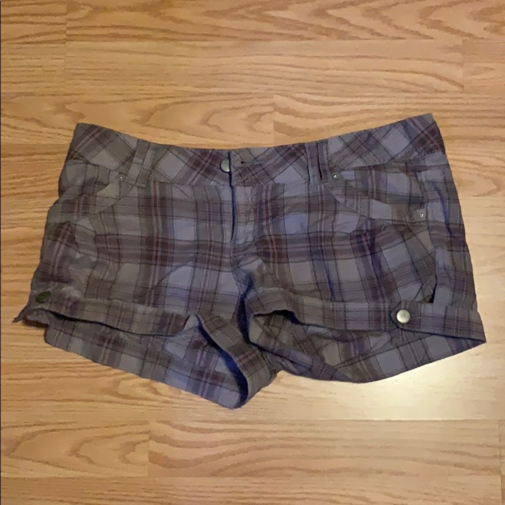 Cute gray & burgundy red checkered short shorts
